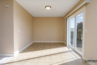 1037 W MacArthur Ave in Eau Claire, WI - Building Photo - Building Photo