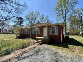 518 Lawson St in Athens, AL - Building Photo