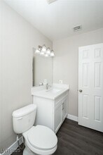 2120 McMurray Dr-Unit -5 in Pahrump, NV - Foto de edificio - Building Photo