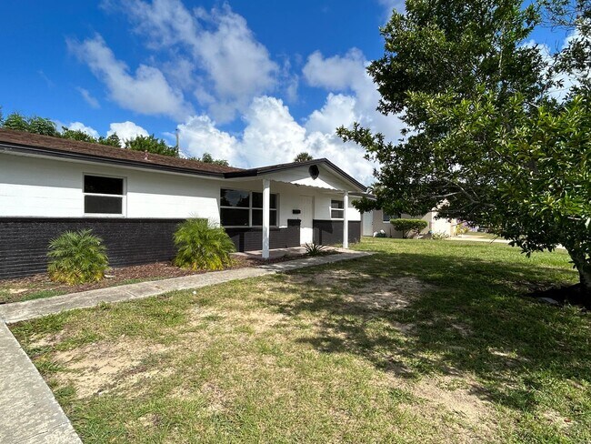 1315 Laurel Dr in Daytona Beach, FL - Building Photo - Building Photo