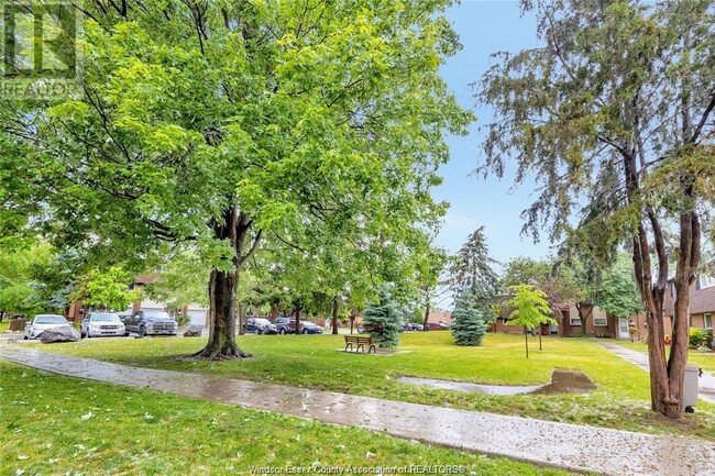 6470 Thornberry Crescent in Windsor, ON - Building Photo - Building Photo
