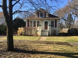 116 N Adams St in Westmont, IL - Building Photo