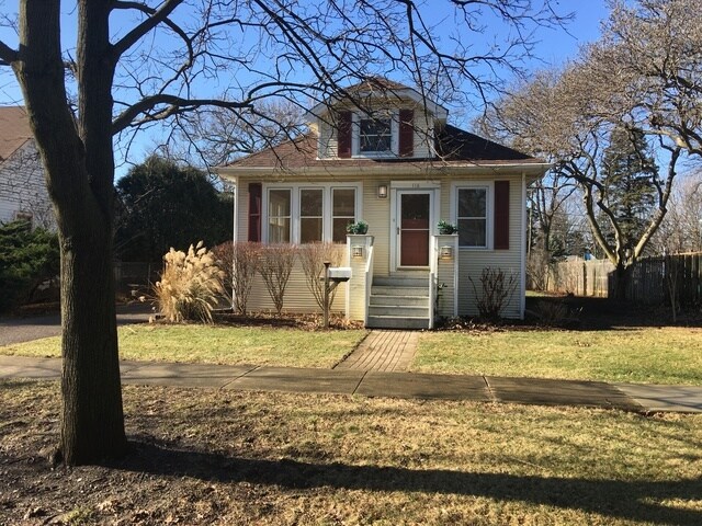 116 N Adams St in Westmont, IL - Building Photo