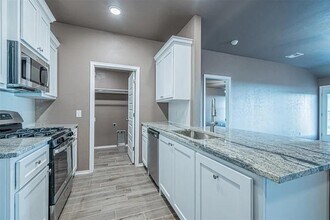 1706 Highland Loop in Guthrie, OK - Building Photo - Building Photo