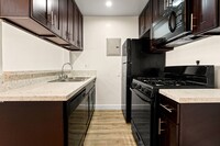 Riverside Villas Apartments in Valley Village, CA - Building Photo - Building Photo