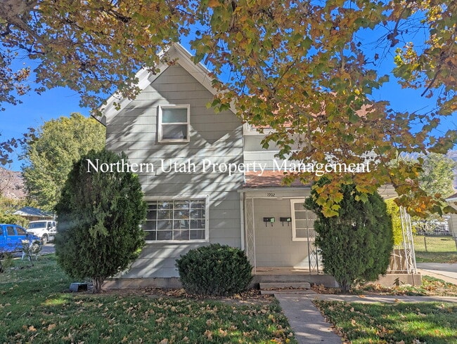 property at 1902 Jackson Ave