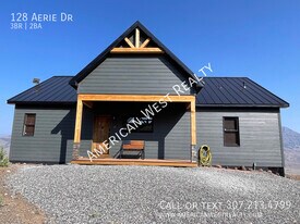 128 Aerie Dr in Cody, WY - Building Photo