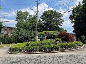 2 School St in Lincoln, RI - Building Photo - Building Photo