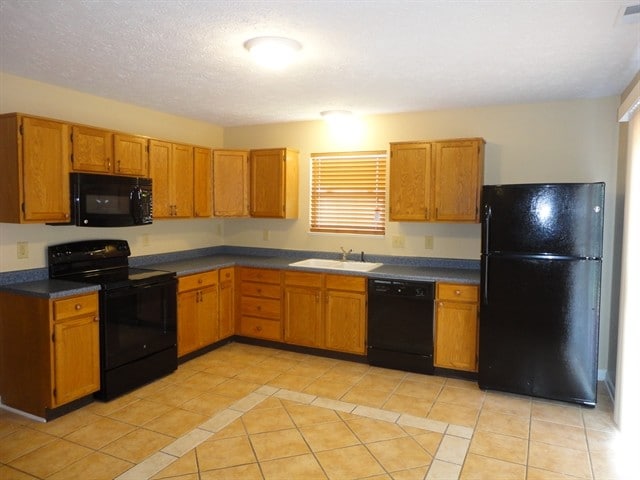 8419 Dahlgren Ln in Indianapolis, IN - Foto de edificio - Building Photo