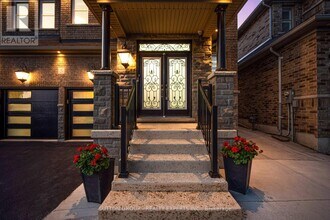 5 Freedom Oaks Trail in Brampton, ON - Building Photo - Building Photo