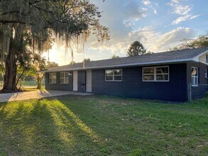 5532 20th St in Zephyrhills, FL - Foto de edificio - Building Photo