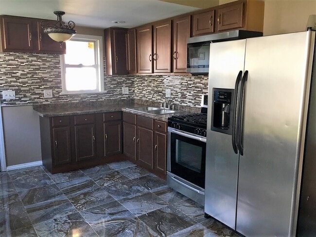 1101 McDonald Ave in Aurora, IL - Building Photo - Building Photo