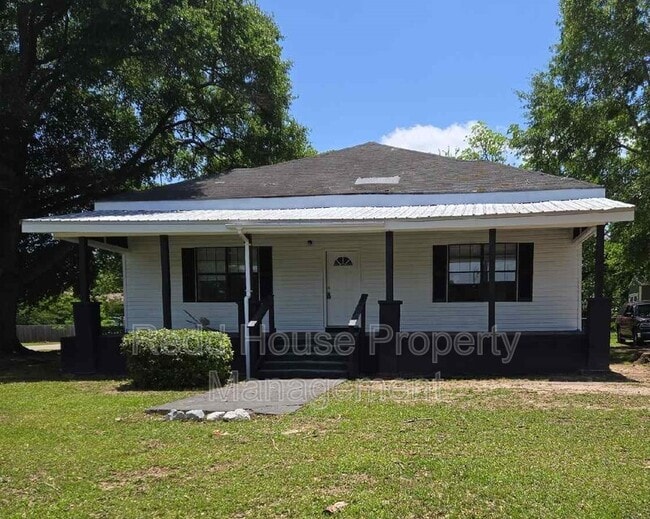 property at 108 N Railroad St