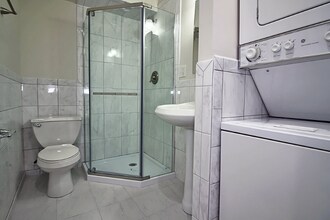 204 E Chestnut St in Chicago, IL - Building Photo - Building Photo