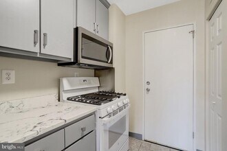 1830 Columbia Pike in Arlington, VA - Building Photo - Building Photo