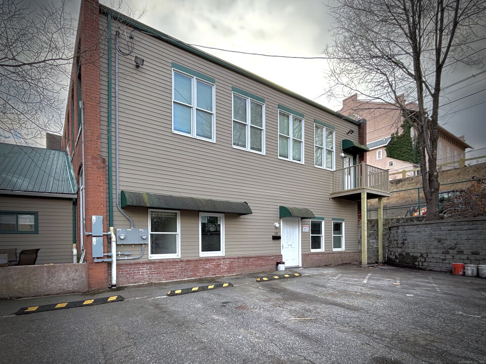 110 Brook St in Torrington, CT - Building Photo