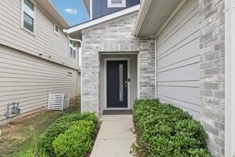 8101 Linnie Ln in Austin, TX - Building Photo - Building Photo