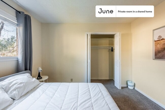 Room in Shared 4 bed/3 bath home in Austin, TX - Building Photo - Building Photo