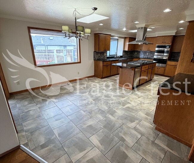 665 E Pine Ct in Hermiston, OR - Building Photo - Building Photo