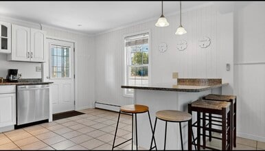 44 Myrtle Ave, Unit 1 in South Portland, ME - Foto de edificio - Building Photo