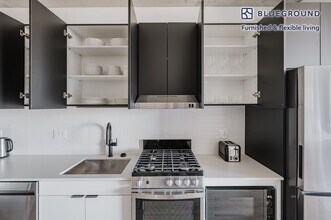 225 N Elizabeth St in Chicago, IL - Building Photo - Building Photo