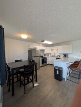 1009 W 30th Ave in Anchorage, AK - Foto de edificio - Building Photo