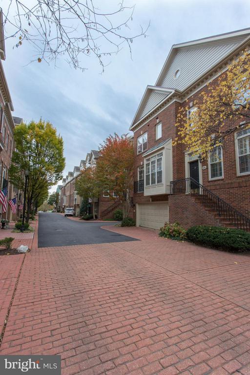 826 Rivergate Pl in Alexandria, VA - Building Photo - Building Photo