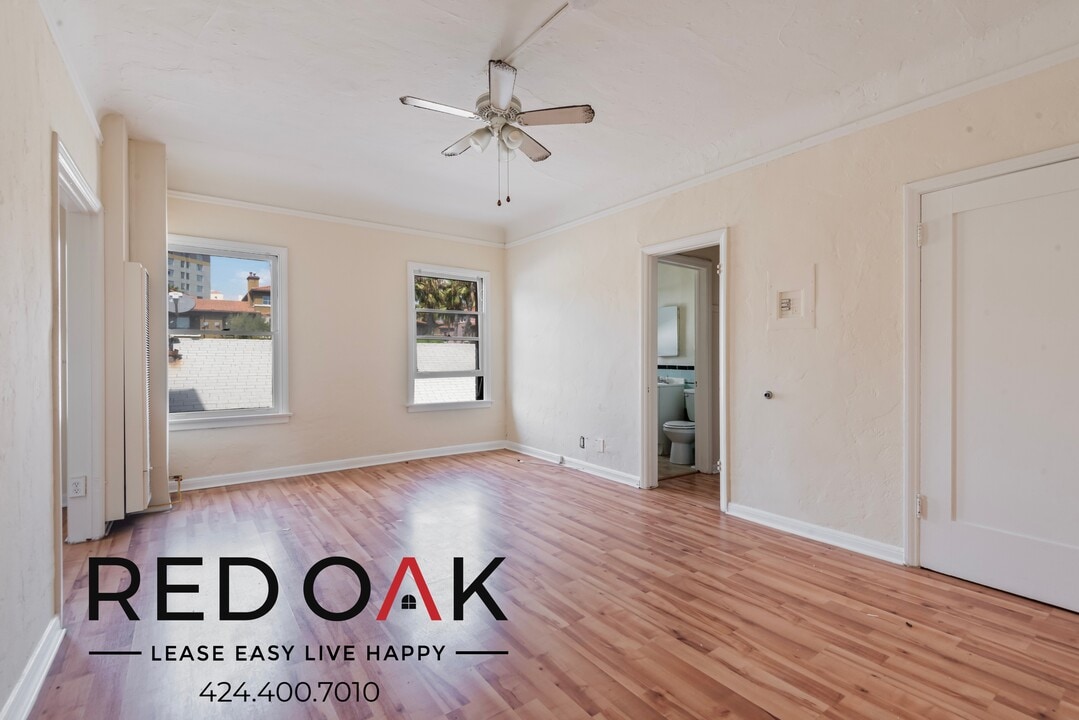 607 S Dunsmuir Ave in Los Angeles, CA - Building Photo