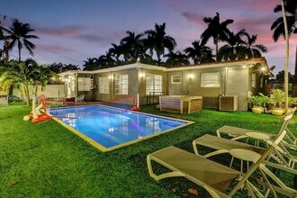 1024 NE 4th St in Hallandale Beach, FL - Building Photo - Building Photo