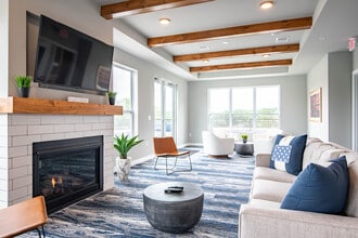 The Hamptons at Hilldale in Madison, WI - Foto de edificio - Interior Photo