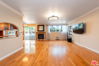 530 S Barrington Ave in Los Angeles, CA - Building Photo - Building Photo