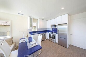 376 Cliff Dr, Unit E in Laguna Beach, CA - Building Photo - Building Photo