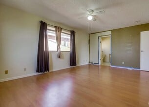 1263 E 87th Pl in Los Angeles, CA - Building Photo - Building Photo