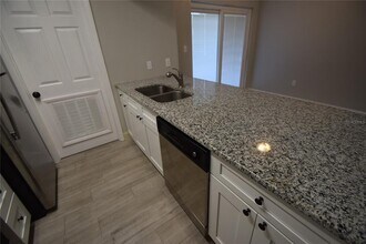 945 Castle Way in Lakeland, FL - Building Photo - Building Photo