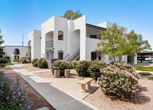 Vertu in Phoenix, AZ - Foto de edificio - Building Photo