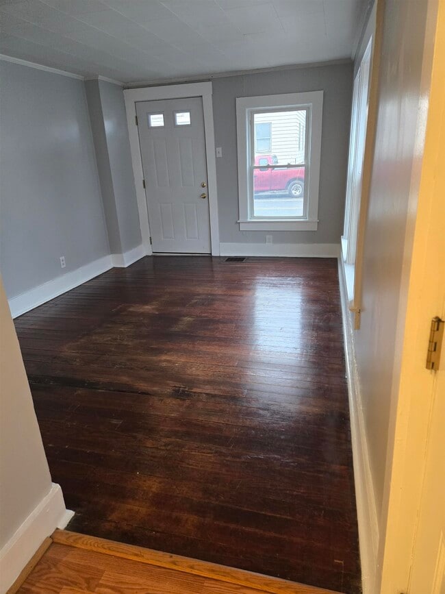 207 Pine St in Nashua, NH - Building Photo - Building Photo