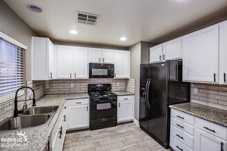 5401 Nickel Creek Trail in Las Vegas, NV - Building Photo - Building Photo