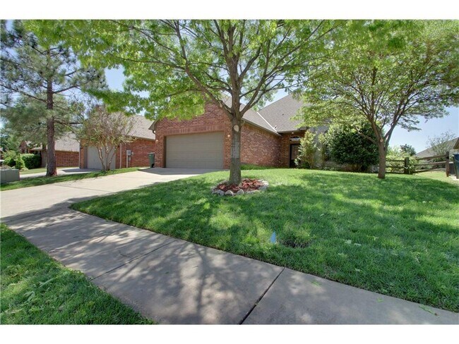736 Longmeadow Ln in Edmond, OK - Building Photo - Building Photo