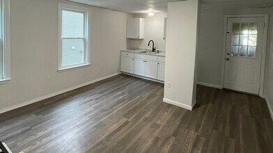 81 Merrifield St in Worcester, MA - Building Photo - Building Photo