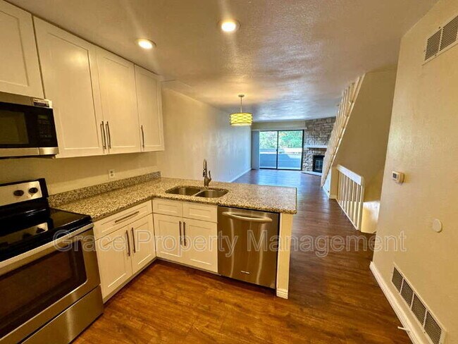 8761 W Cornell Ave in Lakewood, CO - Building Photo - Building Photo