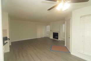 12480 Abrams Rd in Dallas, TX - Building Photo