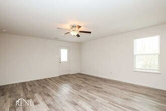 18624 Allen Welch Dr in Elgin, TX - Building Photo - Building Photo