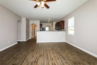 25076 Authors Dr in Magnolia, TX - Foto de edificio - Building Photo
