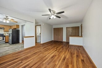 35 Terry Dr, Unit D in Roselle, IL - Building Photo - Building Photo
