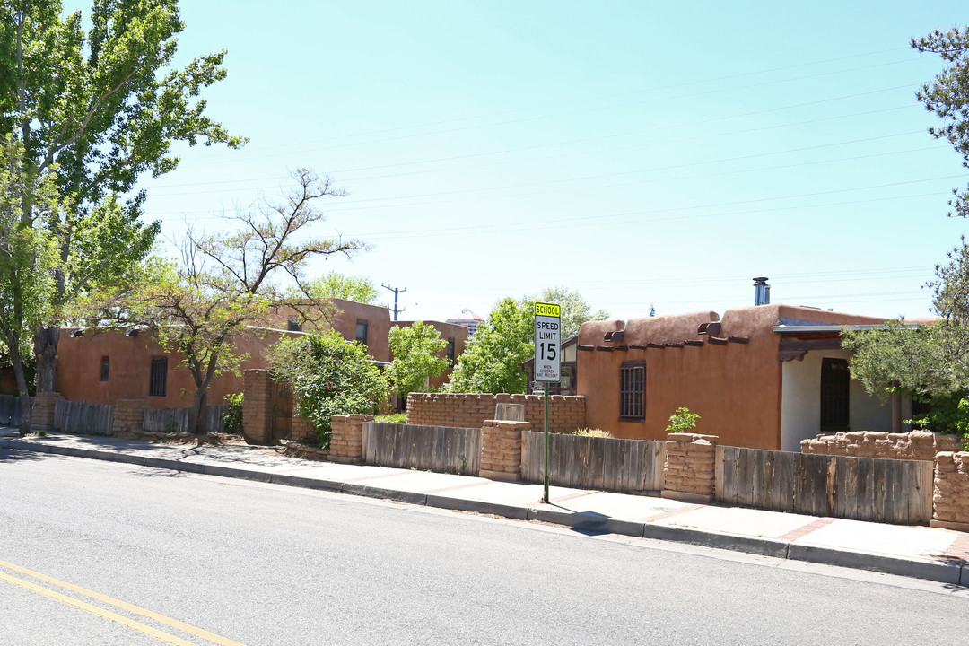 617 Edith Blvd NE in Albuquerque, NM - Building Photo