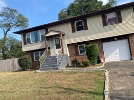 15 Wilson Ave in Deer Park, NY - Building Photo