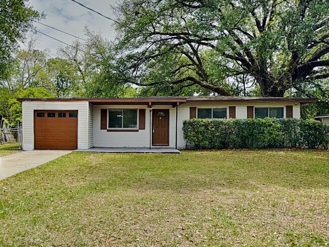 property at 3631 Macgregor Dr