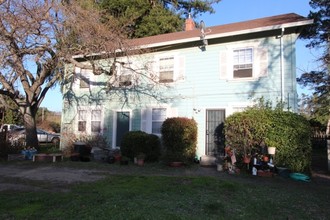 Eastman Lane in Petaluma, CA - Building Photo - Building Photo