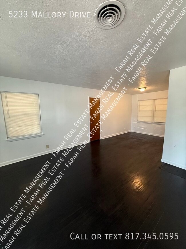 5233 Mallory Dr in Fort Worth, TX - Building Photo - Building Photo