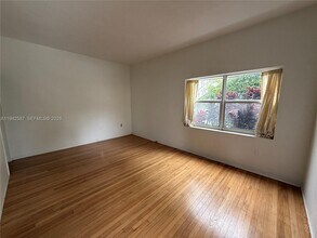 1011 9th St in Miami Beach, FL - Building Photo - Building Photo